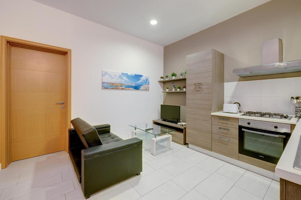 Modern 1Br Maisonette Steps From The Promenade Sliema Bagian luar foto