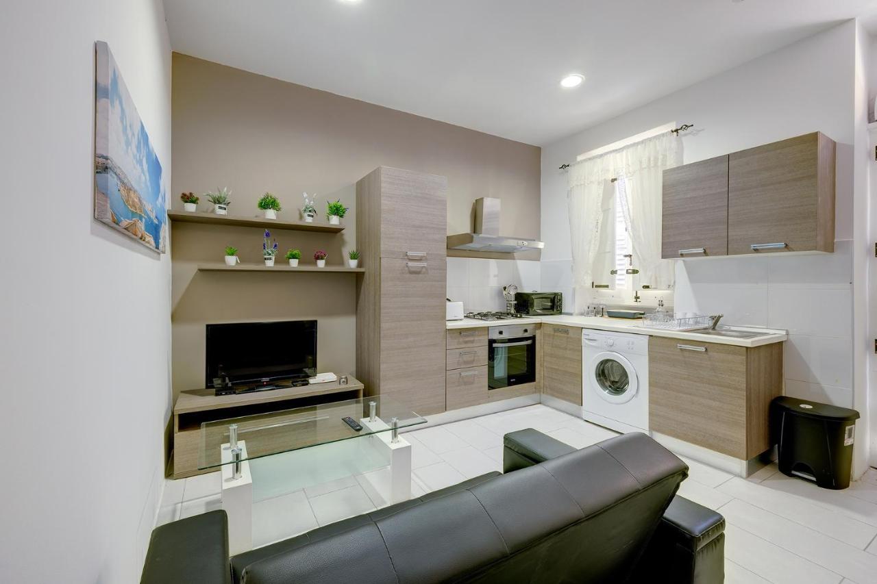 Modern 1Br Maisonette Steps From The Promenade Sliema Bagian luar foto