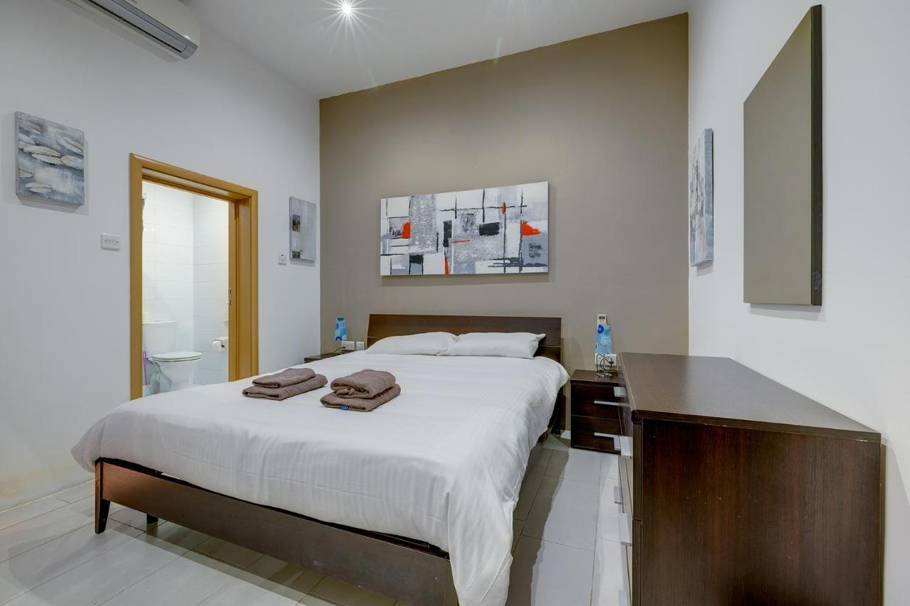 Modern 1Br Maisonette Steps From The Promenade Sliema Bagian luar foto
