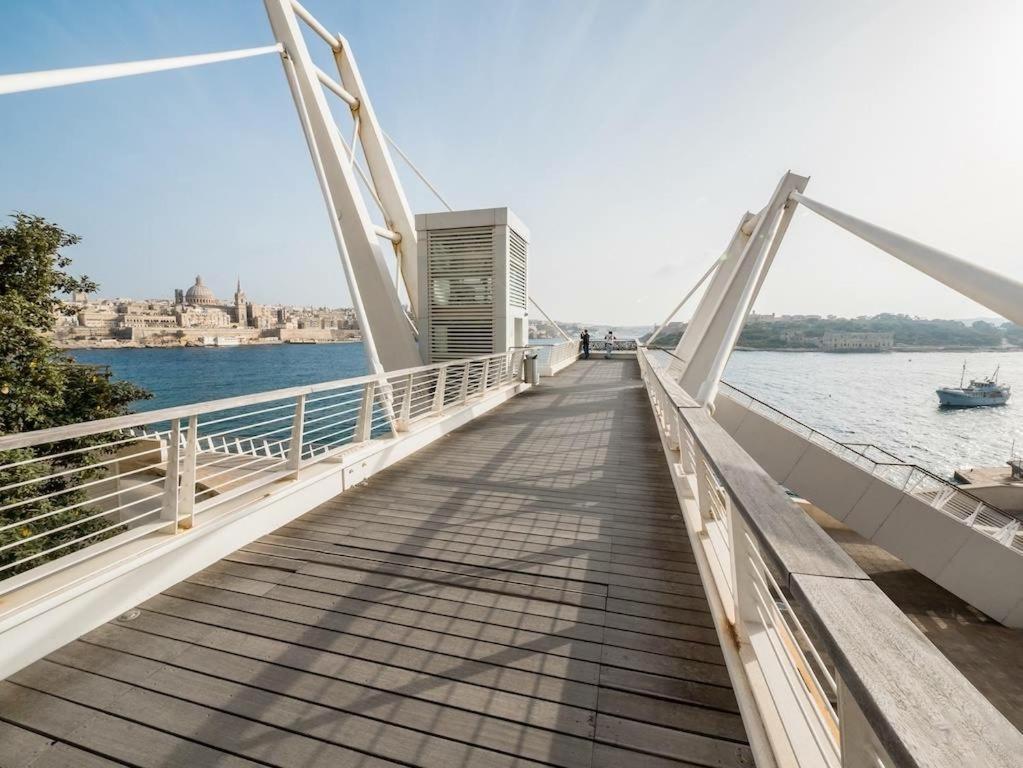 Modern 1Br Maisonette Steps From The Promenade Sliema Bagian luar foto